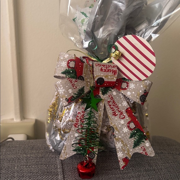 Ready Set Go with Cute Bow & Ornament. Victoria’s Secret PINK Hair & Body Mist - Picture 1 of 5